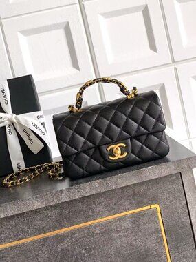 Classic CHANEL Bag: A Stylish and Versatile Choice for Elegance